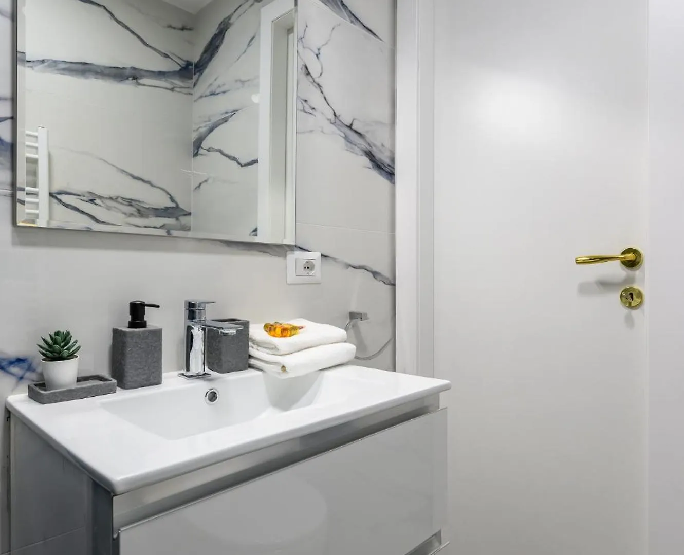 Hb Montebello Apartment Rome